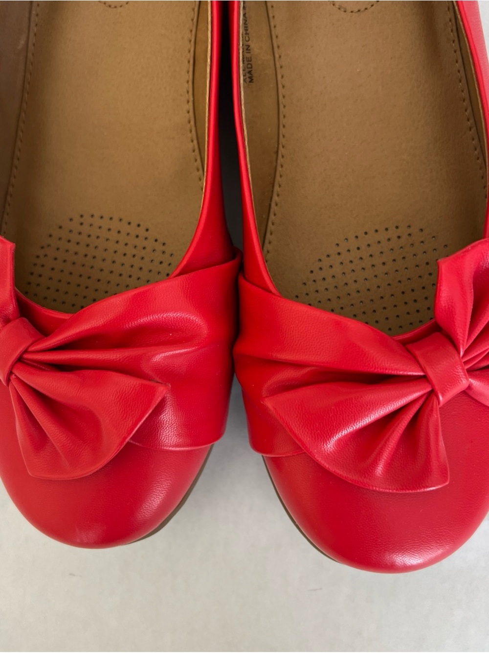 Women’s Comfortview Pamela Size 9M Red Faux Leather Bow Slip On Wedge Shoes - Picture 6 of 8